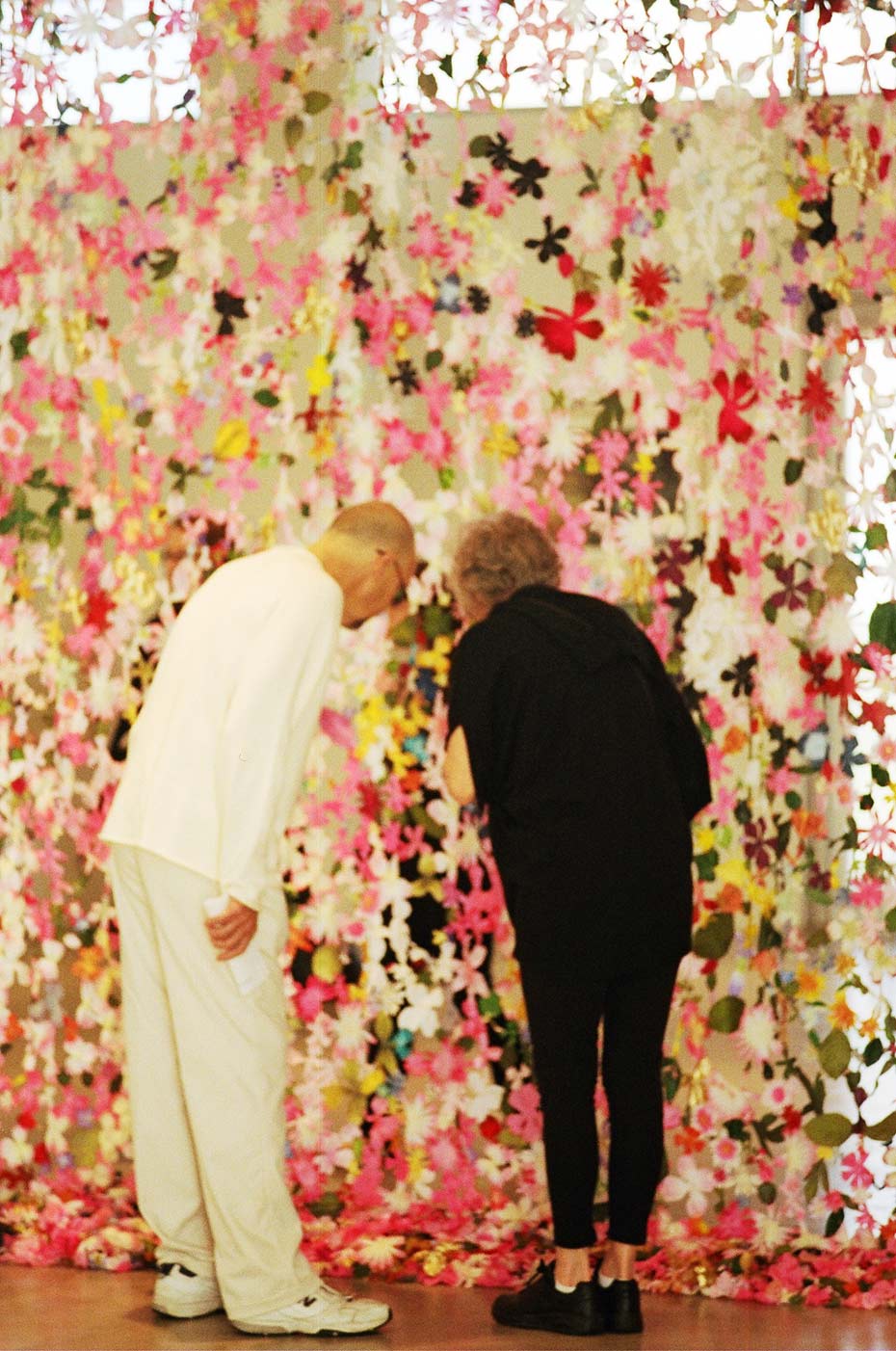couple examining art piece, People looking at art, Art Basel Miami 2012 Barbara Anastacio