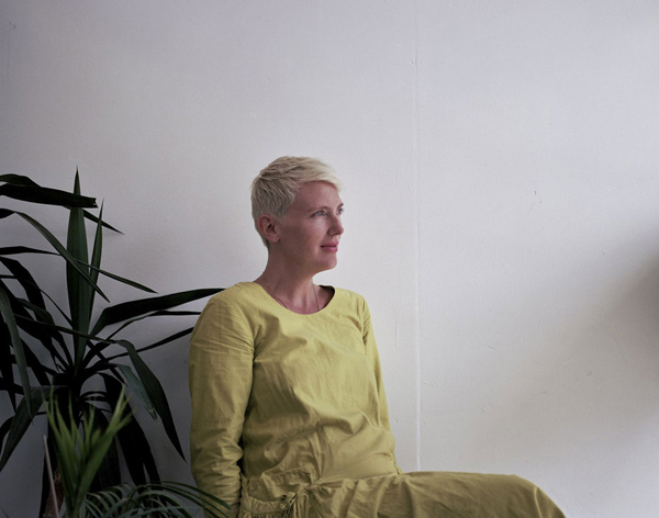 portrait-faye-looking-off-to-the-right1