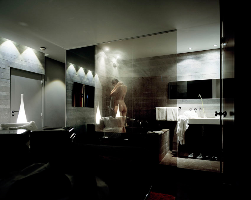 bathroom shot, Thomas Zanon-Larcher PASSAGE