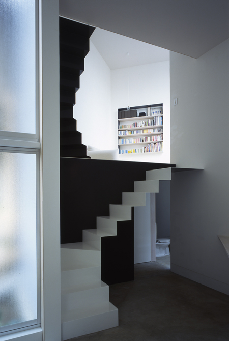 W-Window-House-by-ALPHAville-staircase-&-bookshelf