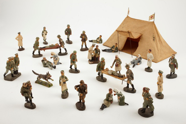 Toy-soldier-set-German-army-medical-service-1936
