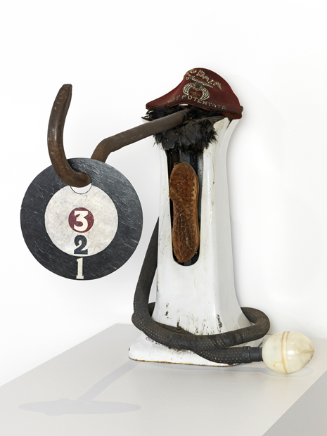 Hauser-&-Wirth,-Re-View-Onnasch-Collection,-Edward-Kienholz,-Good-old-Charly-delegate,-1962