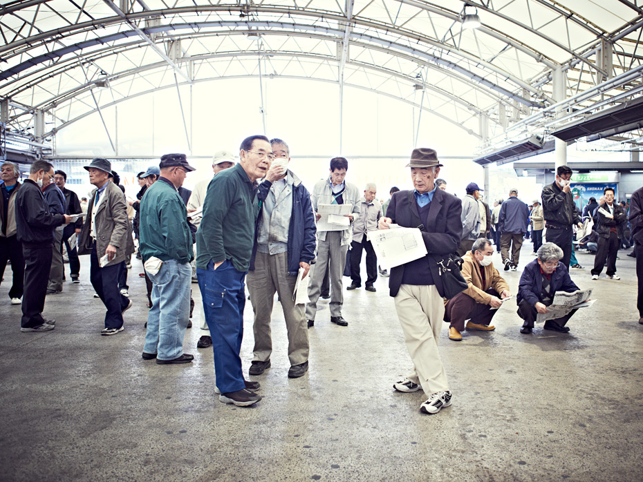 Japanese-Keirin,-Fred-MacGregor,-gambling-audience