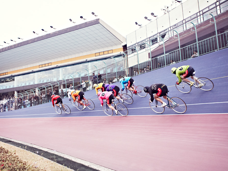 Japanese-Keirin,-Fred-MacGregor,-on-the-track