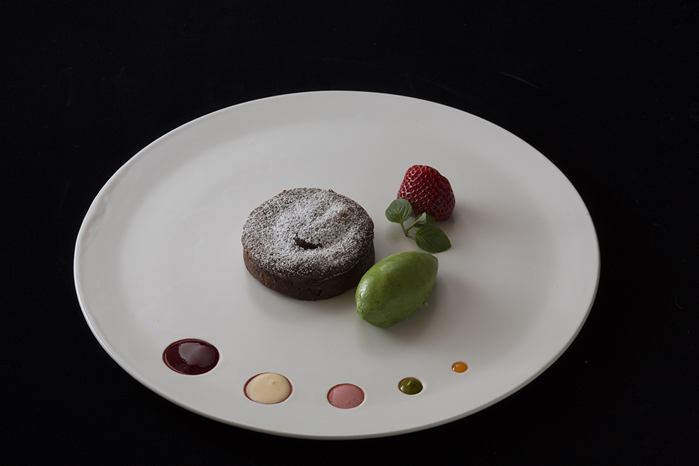 The Arita x Nobu Dessert Plate features 5 sauce holders