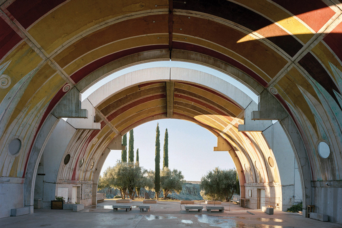 The first structures to be built, the vaulted arches at the centre of Arcosanti were made from thin concrete panels cast on site. They were then lifted into place to form a multifunctional public space for meetings, construction, concerts and dinners, with room for 200 people