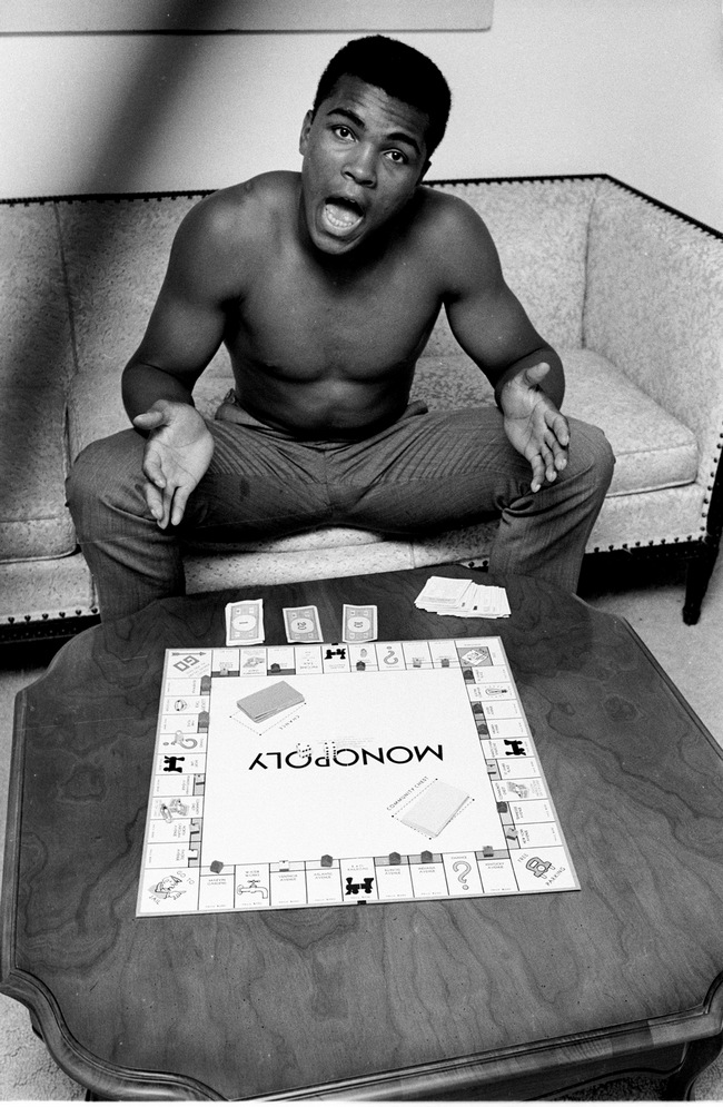 Muhammad Ali, Monopoly, Louisivill, KY, 1963 copyright Steve Schapiro