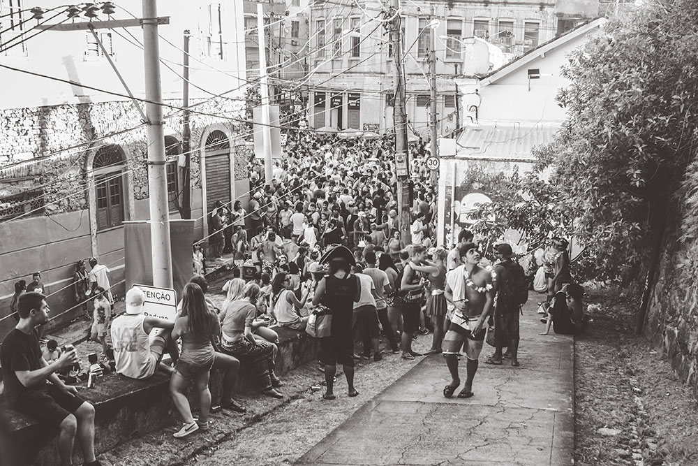 The packed streets of the bloco in Santa Teresa